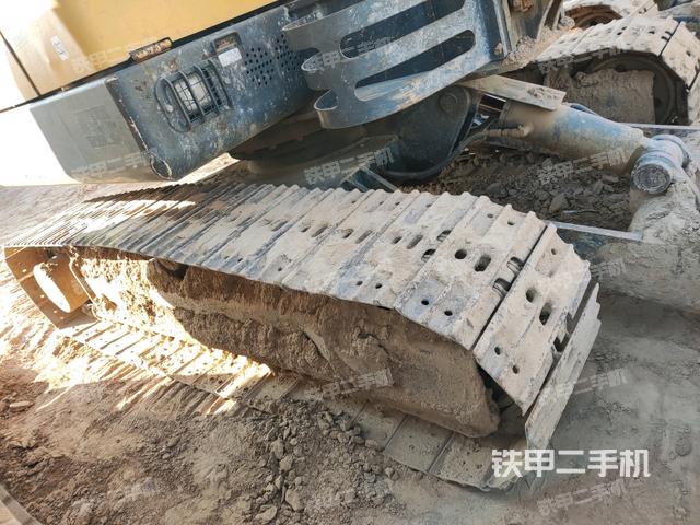 左側(cè)履帶整體?(行走機(jī)構(gòu)) 左側(cè)履帶整體?(行走機(jī)構(gòu))