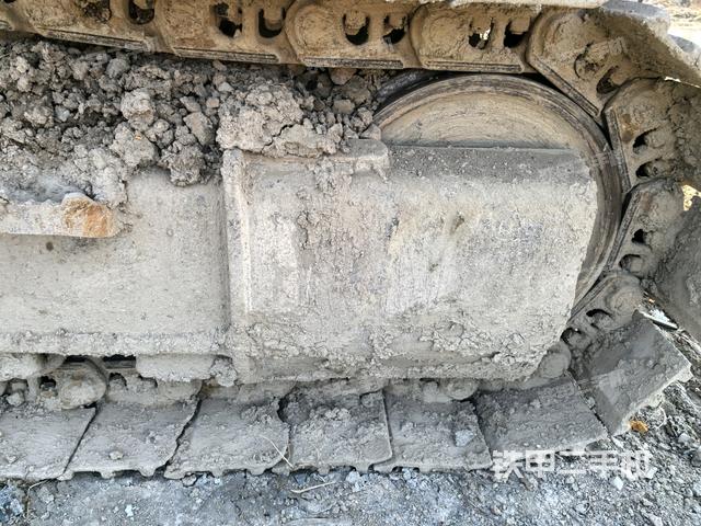 左驅(qū)動輪（行走機(jī)構(gòu)）