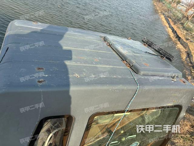 駕駛室頂部(整機外觀) 駕駛室頂部(整機外觀)