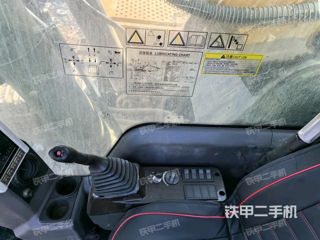 座椅右側(cè)控制臺/鑰匙門/油門/含右手柄(駕駛室部分) 座椅右側(cè)控制臺/鑰匙門/油門/含右手柄(駕駛室部分)