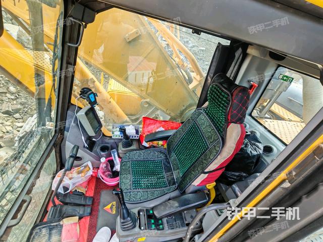 駕駛室整體（整機(jī)外觀）