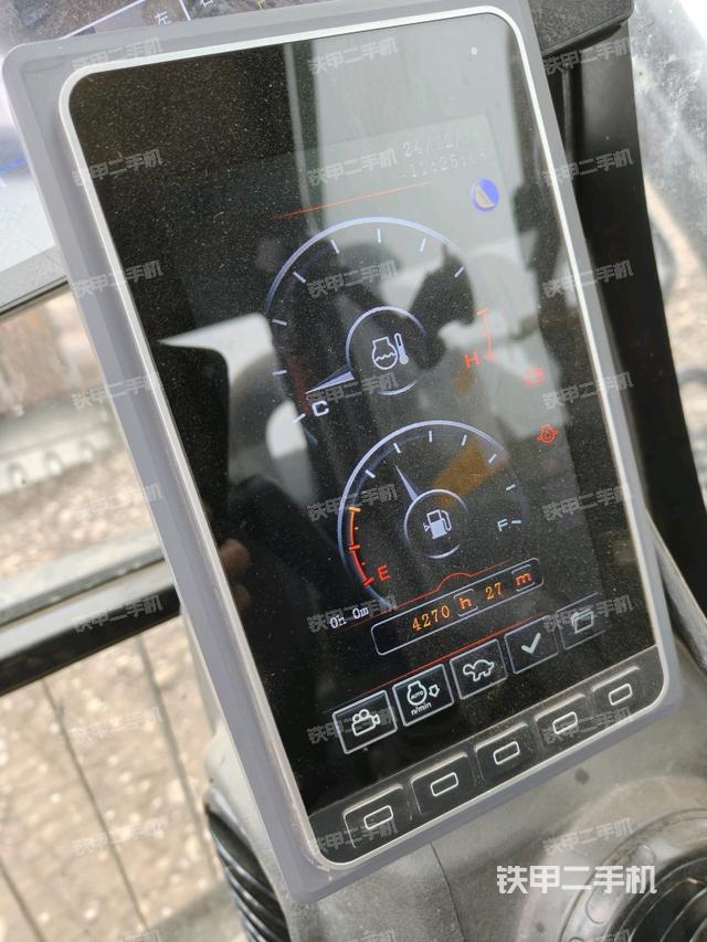 左后方玻璃角標(biāo)（駕駛室部分）