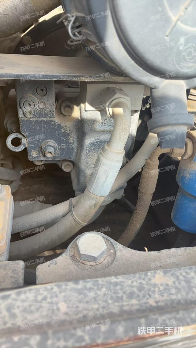 液壓泵艙室正面整體(整機(jī)外觀) 液壓泵艙室正面整體(整機(jī)外觀)