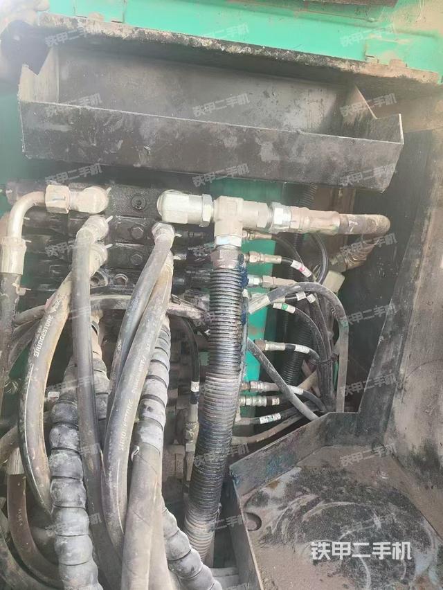 回轉(zhuǎn)馬達和主控閥（整機外觀）