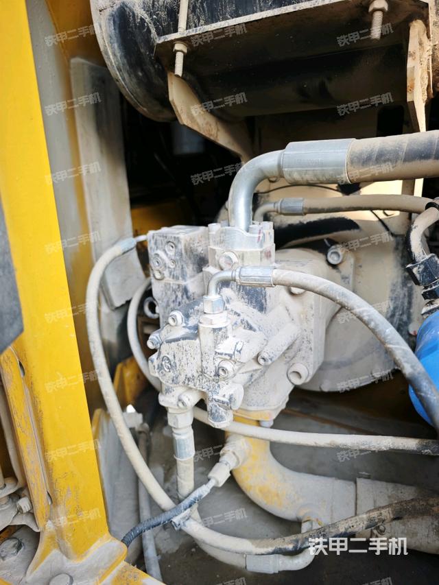 液壓泵艙室正面整體（整機(jī)外觀）