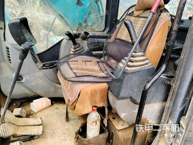 右側玻璃角標（駕駛室部分）