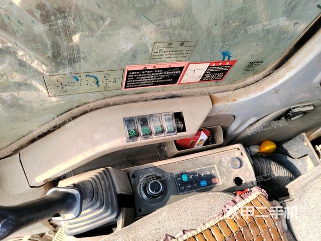 座椅右側(cè)控制臺/鑰匙門/油門/含右手柄（駕駛室部分）