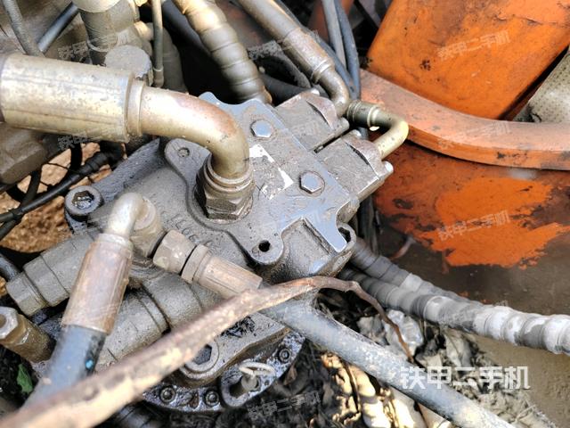 回轉(zhuǎn)馬達（上車部件）