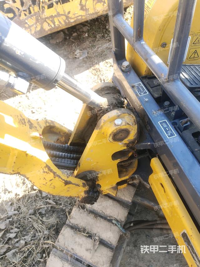 大臂根部?斜（工作和回轉(zhuǎn)裝置）