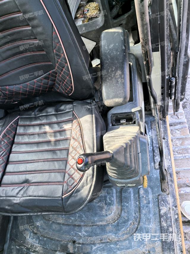 座椅左側(cè)控制臺/音響/含左手柄（駕駛室部分）