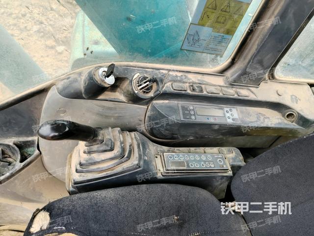 座椅右側(cè)控制臺(tái)/鑰匙門/油門/含右手柄（駕駛室部分）