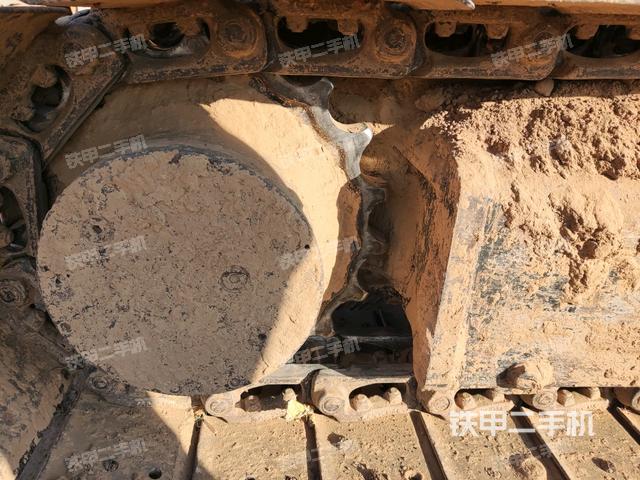 左驅(qū)動輪（行走機構(gòu)）