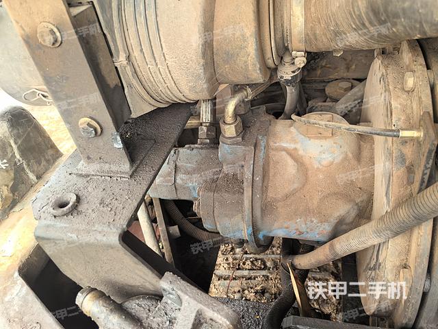 液壓泵艙室正面整體(整機(jī)外觀) 液壓泵艙室正面整體(整機(jī)外觀)