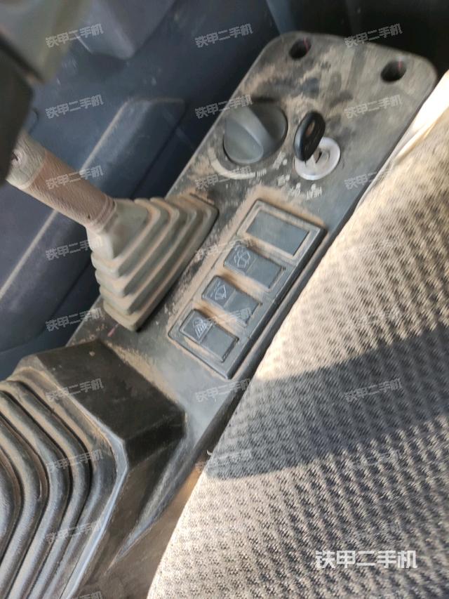 座椅右側(cè)控制臺/鑰匙門/油門/含右手柄（駕駛室部分）