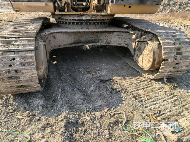 轉(zhuǎn)盤和下車架正前（工作和回轉(zhuǎn)裝置）