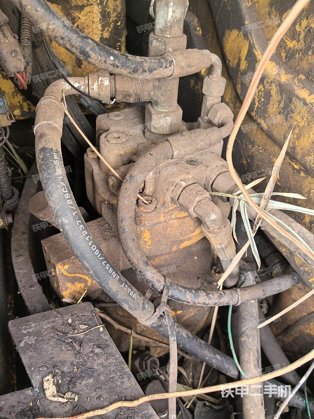 回轉(zhuǎn)馬達(dá)和主控閥(整機(jī)外觀) 回轉(zhuǎn)馬達(dá)和主控閥(整機(jī)外觀)