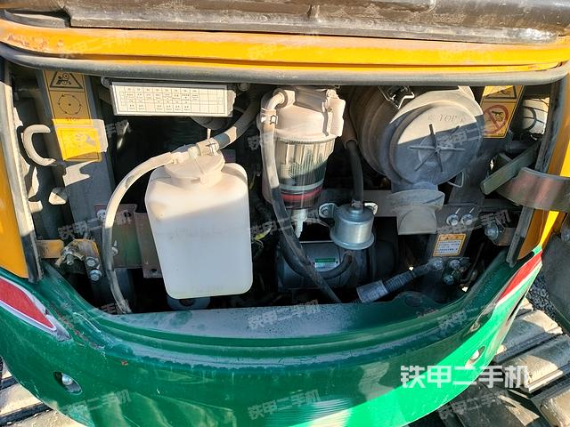 液壓泵艙室正面整體（整機(jī)外觀）