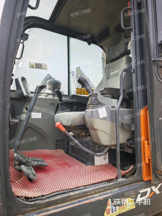 駕駛室整體（整機(jī)外觀）