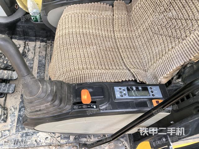 座椅左側(cè)控制臺/音響/含左手柄（駕駛室部分）