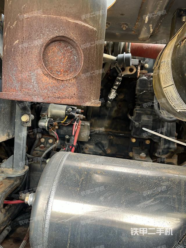 驾驶室顶部（整机外观）