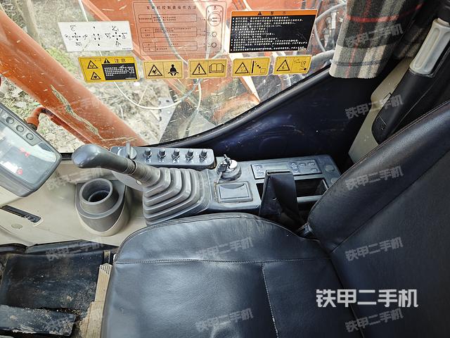 駕駛室整體(整機外觀) 駕駛室整體(整機外觀)