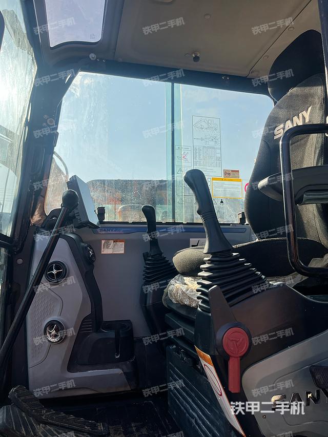 駕駛室整體（整機(jī)外觀）