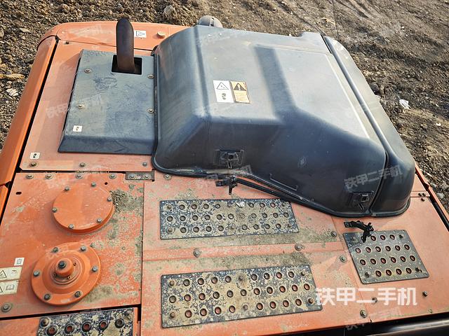 驾驶室顶部（整机外观）