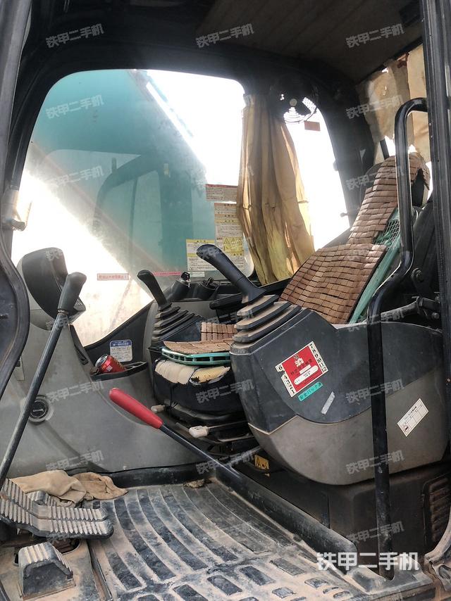 驾驶室整体（整机外观）