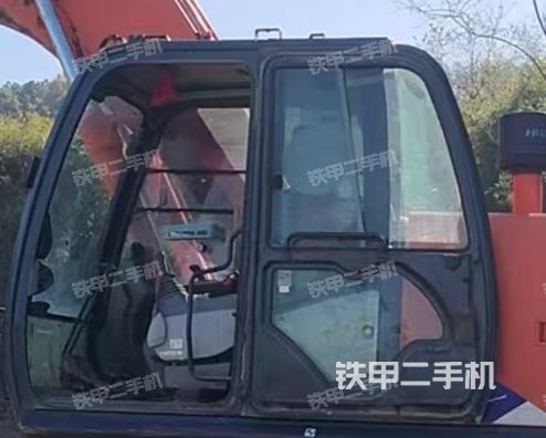 駕駛室頂部（整機外觀）