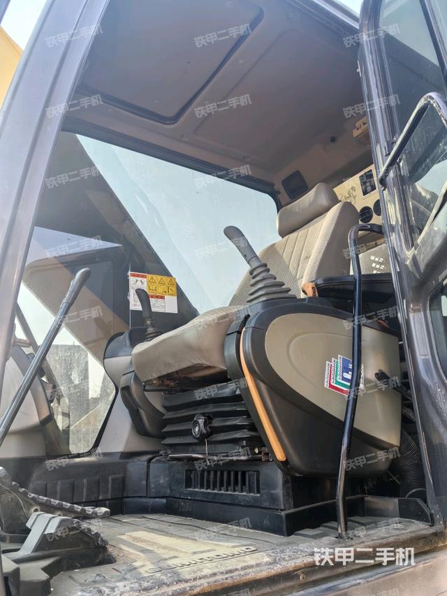 駕駛室整體（整機外觀）