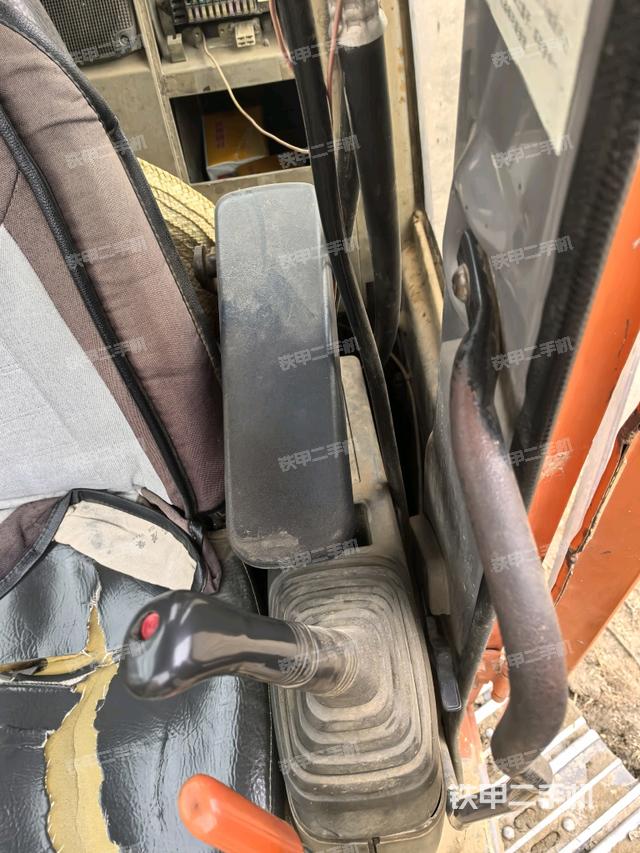 座椅右側(cè)控制臺(tái)/鑰匙門/油門/含右手柄（駕駛室部分）