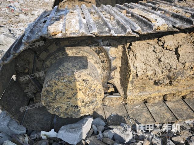 右側(cè)履帶整體(行走機(jī)構(gòu)) 右側(cè)履帶整體(行走機(jī)構(gòu))