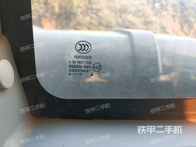 后窗玻璃角標（駕駛室部分）