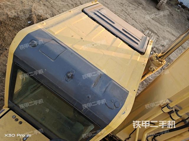 駕駛室頂部(整機外觀) 駕駛室頂部(整機外觀)