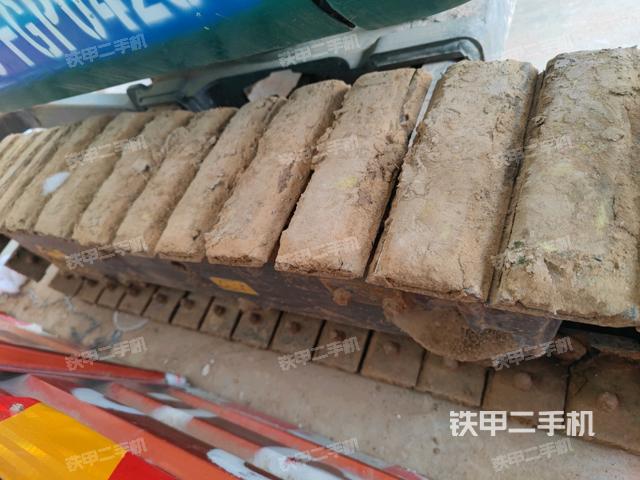 左側(cè)履帶整體?(行走機(jī)構(gòu)) 左側(cè)履帶整體?(行走機(jī)構(gòu))