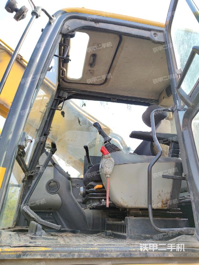 駕駛室整體(整機外觀) 駕駛室整體(整機外觀)