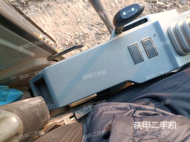 座椅左側(cè)控制臺/音響/含左手柄（駕駛室部分）