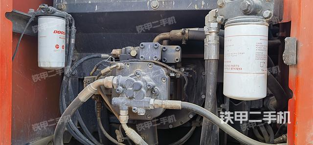 液壓泵艙室正面整體（整機(jī)外觀）