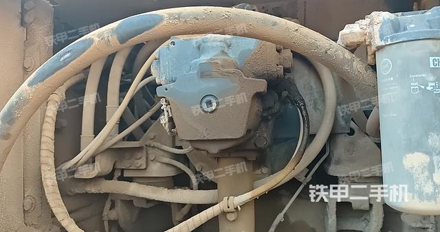 液壓泵艙室正面整體(整機外觀) 液壓泵艙室正面整體(整機外觀)