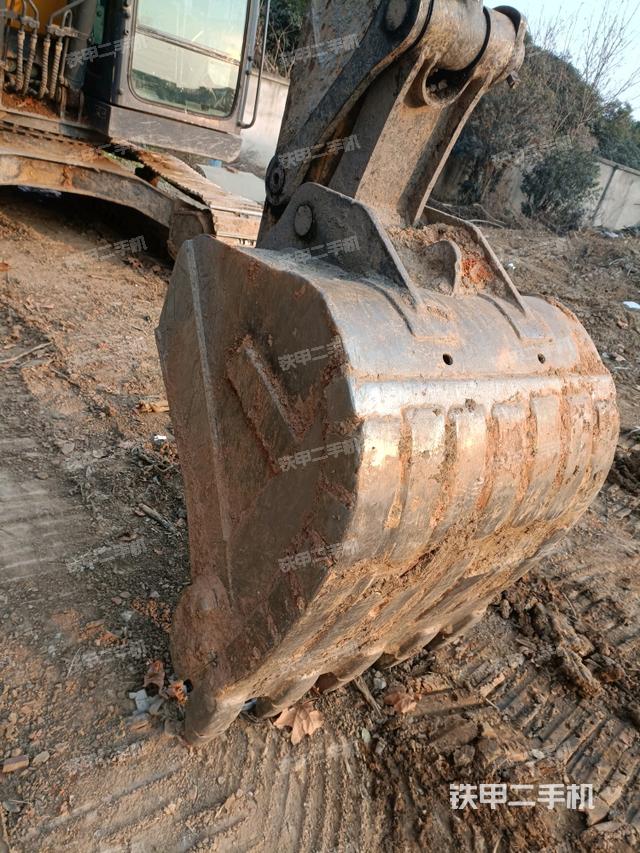 鏟斗右后整體（工作和回轉(zhuǎn)裝置）