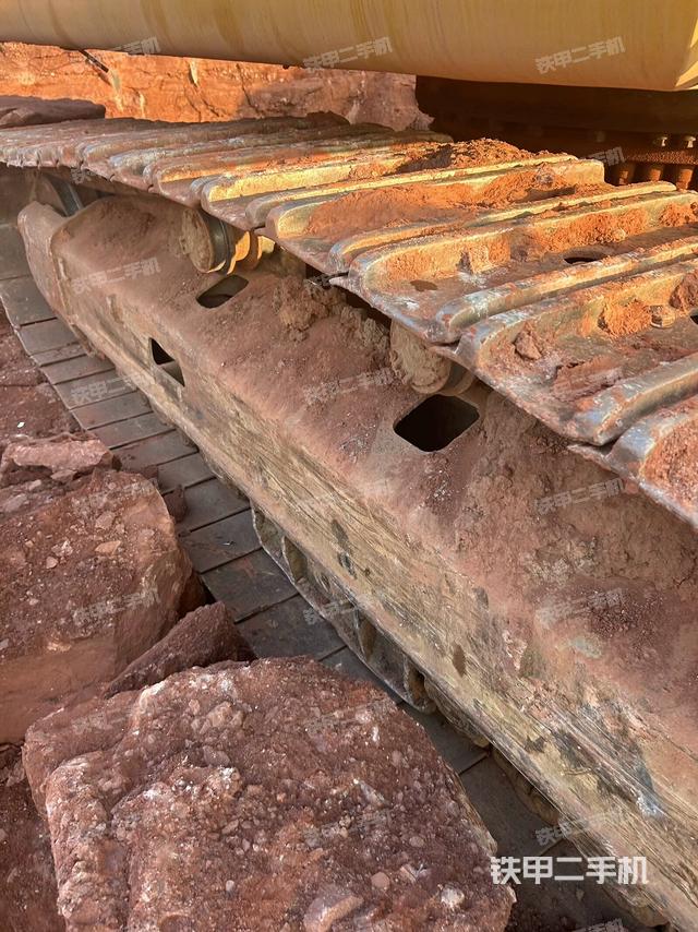 左驅(qū)動輪（行走機(jī)構(gòu)）