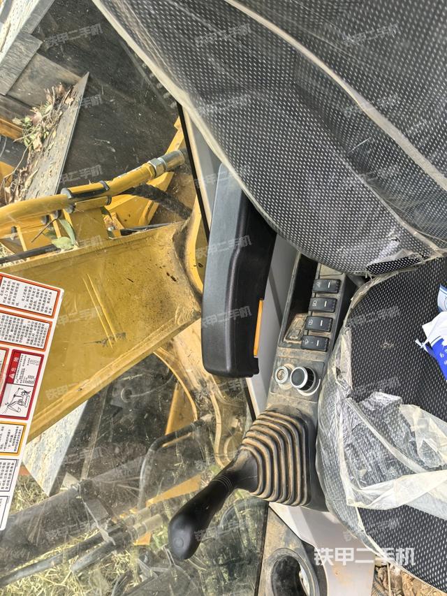 座椅右側(cè)控制臺/鑰匙門/油門/含右手柄（駕駛室部分）