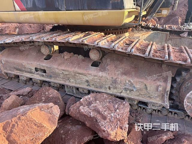 右驅(qū)動輪（行走機(jī)構(gòu)）