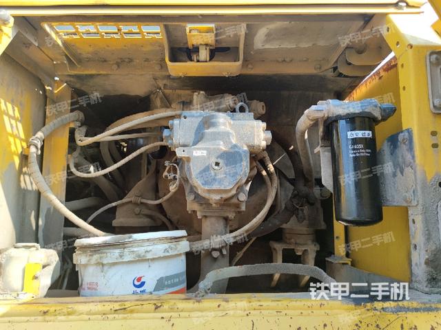 液壓泵艙室正面整體（整機(jī)外觀）