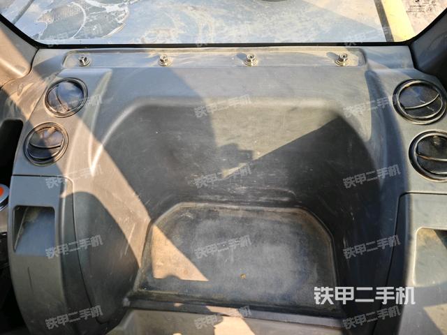 座椅右側(cè)控制臺(tái)/鑰匙門/油門/含右手柄（駕駛室部分）