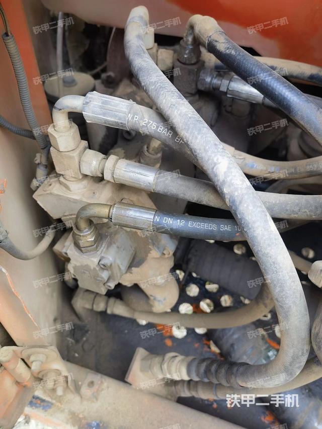 液壓泵艙室正面整體（整機(jī)外觀）