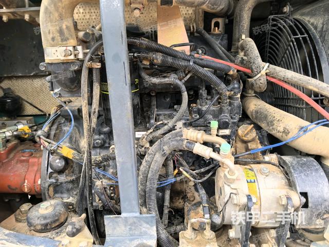 發(fā)動(dòng)機(jī)室（上車部件）