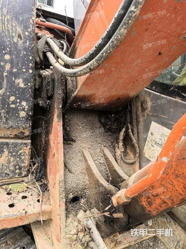 轉(zhuǎn)盤和下車架正前（工作和回轉(zhuǎn)裝置）