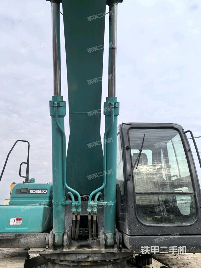 大臂油缸整體?豎拍（工作和回轉(zhuǎn)裝置）