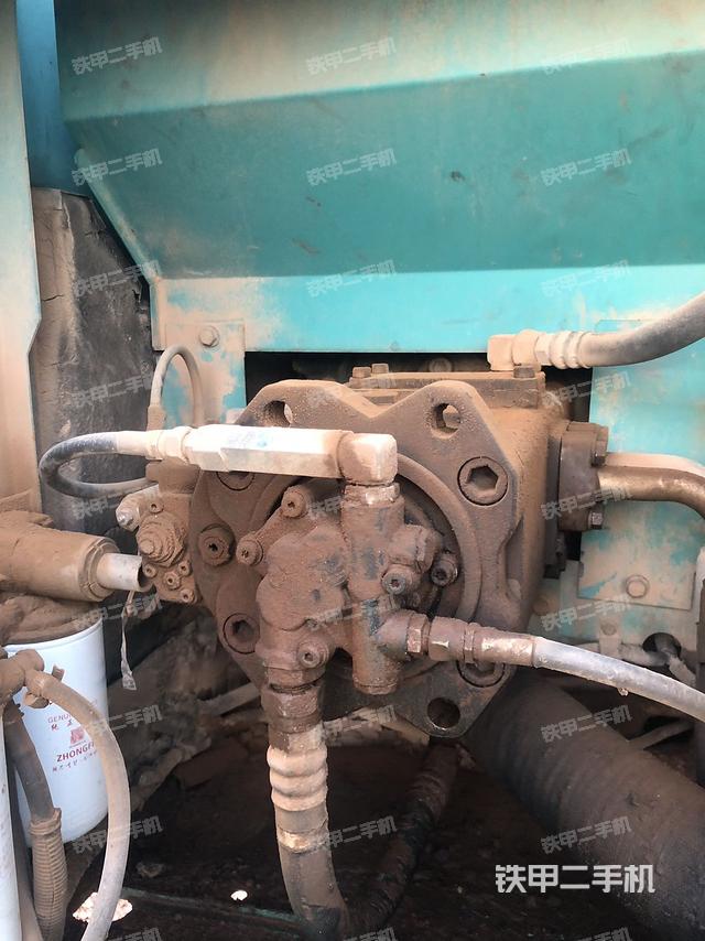 液压泵舱室正面整体（整机外观）